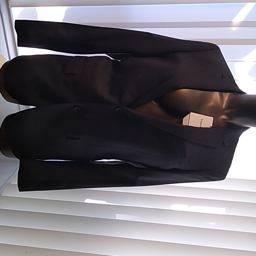 New Theory suit size 28